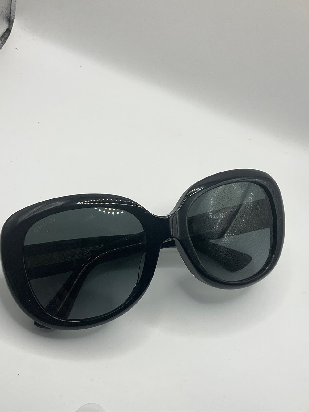 Gucci Black Oversized Square Sunglasses with Gold Logo - Picture 3 of 8
